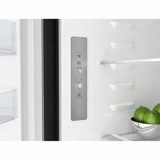���� 4 ����� Electrolux ���������� EvenTempMetal UltimateTaste 700 EQE5609SA �������