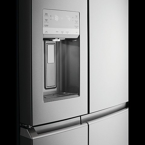 ���� 4 ����� electrolux ����������  TwinTech cooling ����� UltimateTaste 900 ��� EQE6870SA